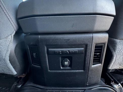 Used 2018 RAM 1500 SLT image 18