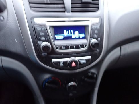 Used 2015 Hyundai Accent GLS image 29