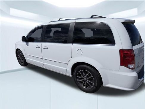 Used 2017 Dodge Grand Caravan SXT image 7