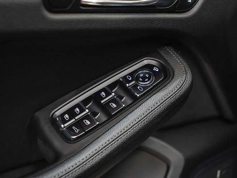 Used 2024 Porsche Macan S image 23