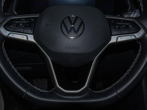 Used 2022 Volkswagen Tiguan SE image 11