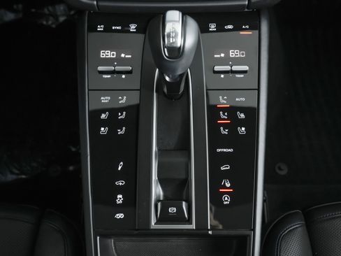 Used 2024 Porsche Macan GTS image 30