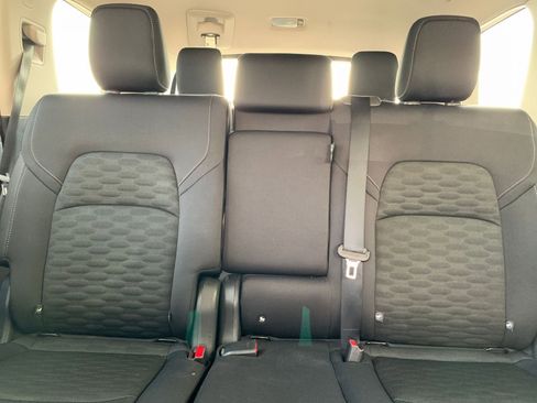 Used 2025 Nissan Pathfinder SV image 40