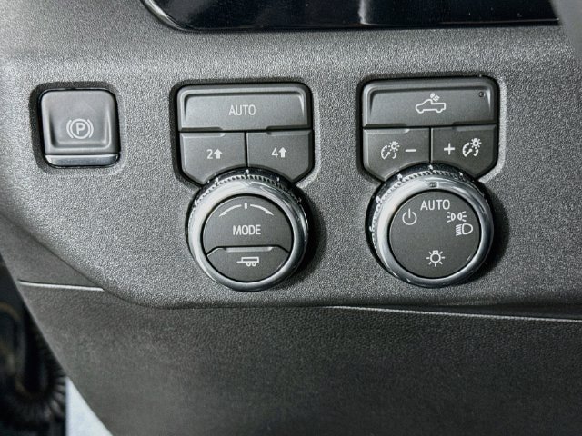 Used 2026 GMC Sierra 1500 SLE w/ LPO, Black Badging Package AWD/4WD image 10
