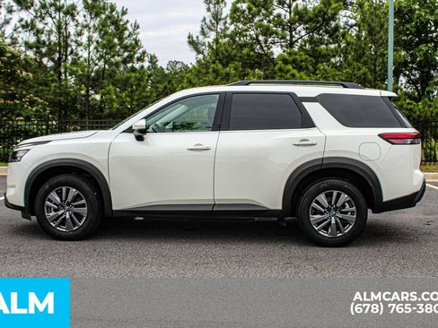 Used 2024 Nissan Pathfinder SV FWD image 7