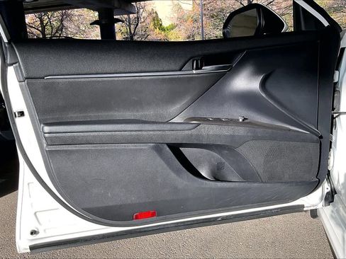 Used 2021 Toyota Camry SE w/ Convenience Package image 21