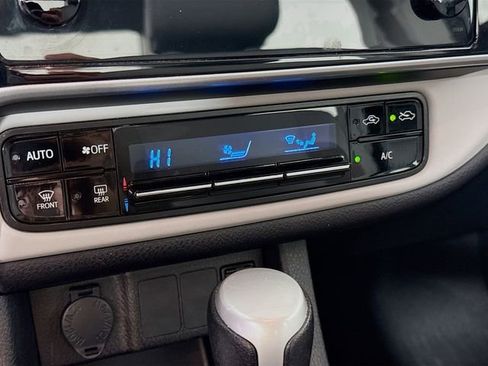 Used 2018 Toyota Corolla LE image 16