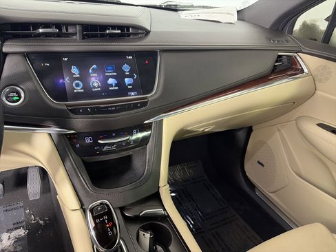 Used 2017 Cadillac XT5 Premium Luxury image 4