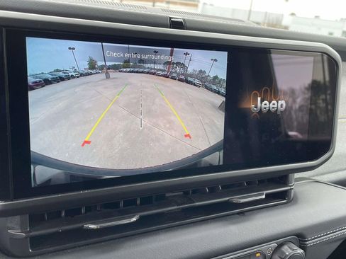 Used 2025 Jeep Wrangler Unlimited Sahara w/ Safety Group image 25