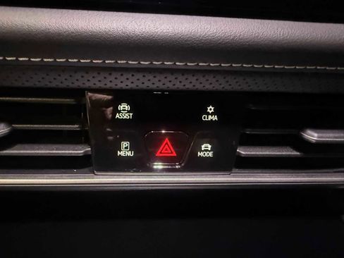 Certified 2024 Volkswagen Atlas Cross Sport SE image 33