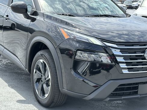 Used 2025 Nissan Rogue SV image 14