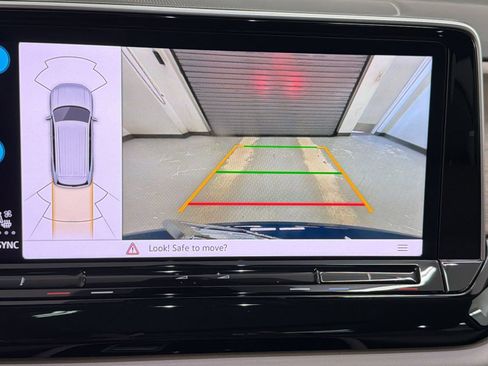 Used 2026 Volkswagen Atlas SE w/ Panoramic Sunroof Package FWD image 18