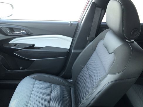 Used 2025 Chevrolet Trax LT w/ LT Convenience Package image 22