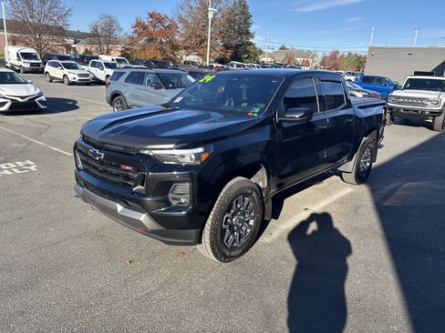 Used 2024 Chevrolet Colorado Z71 w/ Z71 Convenience Package 2 image 8