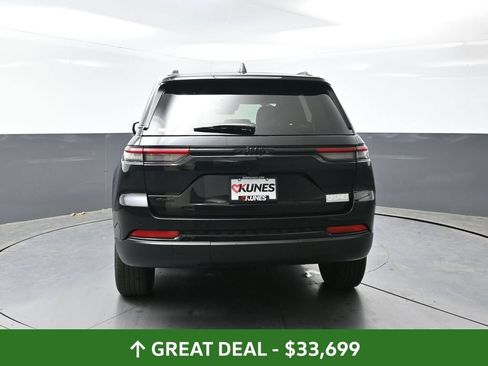 Used 2025 Jeep Grand Cherokee Altitude AWD/4WD image 14
