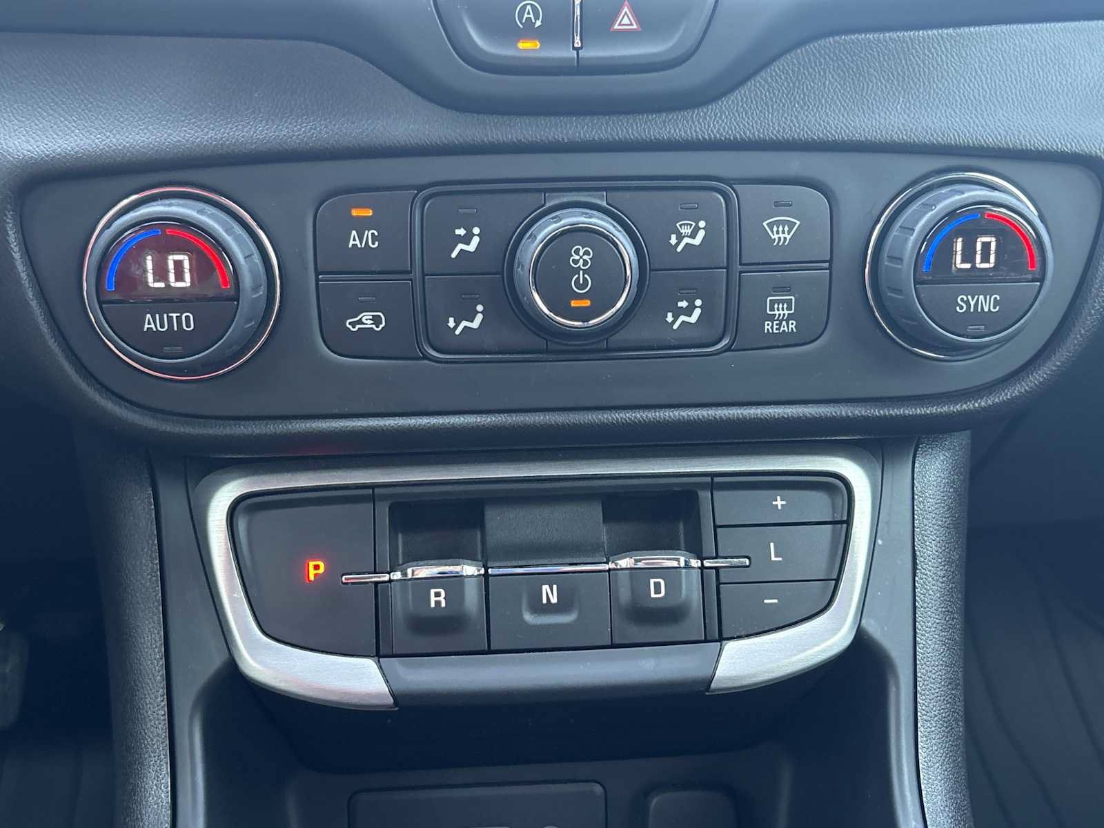 Used 2023 GMC Terrain SLE w/ Driver Convenience Package FWD image 6
