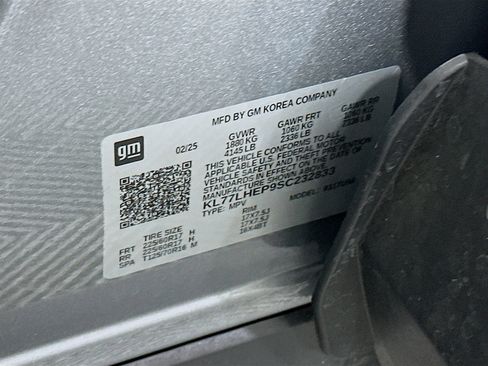 Used 2025 Chevrolet Trax LT w/ LT Convenience Package image 12