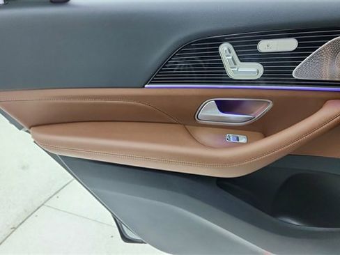 Used 2025 Mercedes-Benz GLS 450 4MATIC image 36