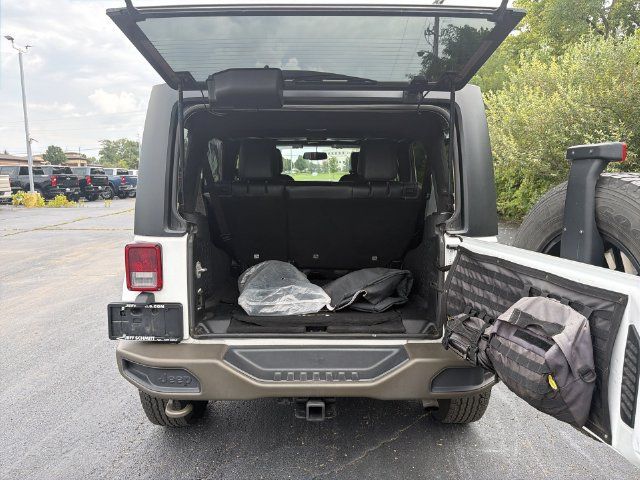 Used 2017 Jeep Wrangler Unlimited Sahara AWD/4WD image 15