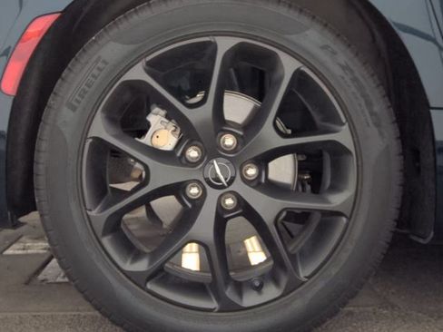 Used 2024 Chrysler Pacifica Limited w/ S Appearance Package FWD image 4