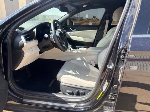 Used 2024 Genesis G70 2.5T RWD image 10