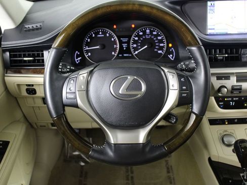Used 2014 Lexus ES 350 w/ Ultra Luxury Package image 20