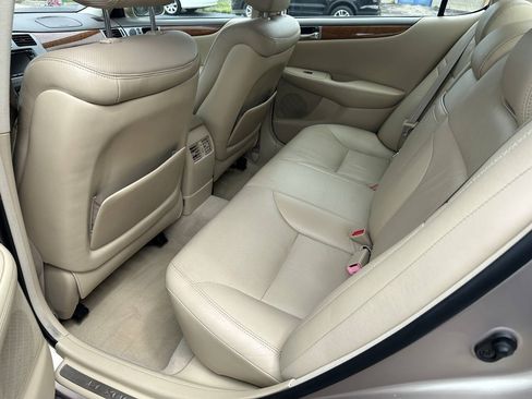 Used 2005 Lexus ES 330 w/ DVD Navigation System Pkg FWD image 12