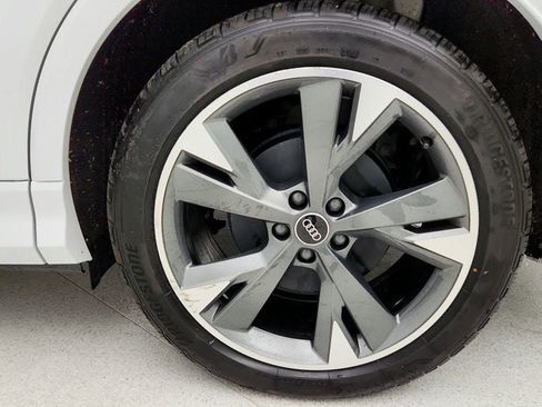 Used 2024 Audi Q4 e-tron Premium Plus w/ Premium Plus image 9