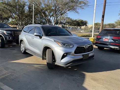 Used 2024 Toyota Highlander Limited image 3
