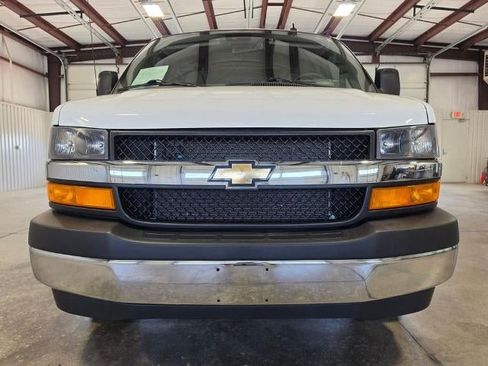 Used 2025 Chevrolet Express 3500 LT w/ LT Preferred Equipment Group RWD image 8