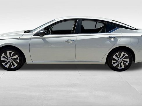 Certified 2025 Nissan Altima 2.5 S image 4