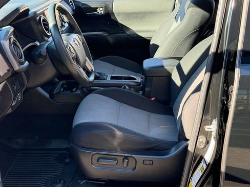 Used 2022 Toyota Tacoma TRD Sport w/ Technology Package image 21