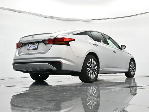 Used 2024 Nissan Altima 2.5 SV image 41