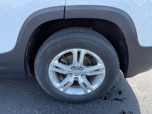 Certified 2023 GMC Terrain SLE w/ Driver Convenience Package FWD image 4