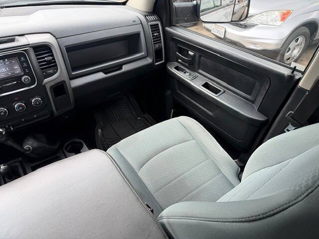 Used 2015 RAM 2500 Tradesman w/ Chrome Appearance Group AWD/4WD image 11