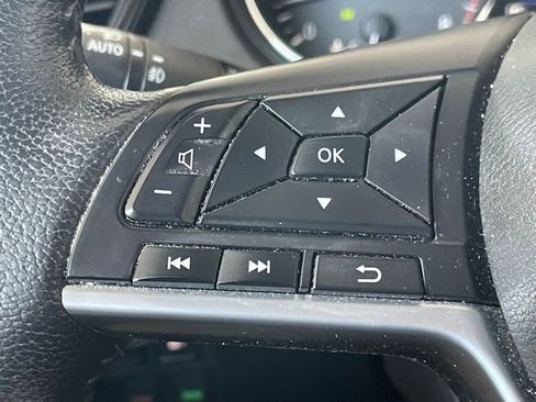 Used 2019 Nissan Rogue SL image 9