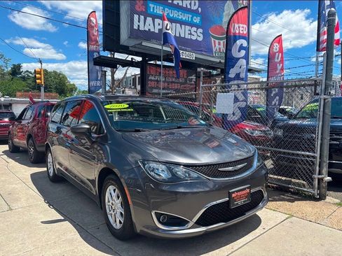 Used 2020 Chrysler Voyager LX FWD image 6
