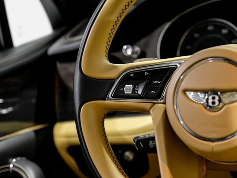Used 2019 Bentley Bentayga image 12