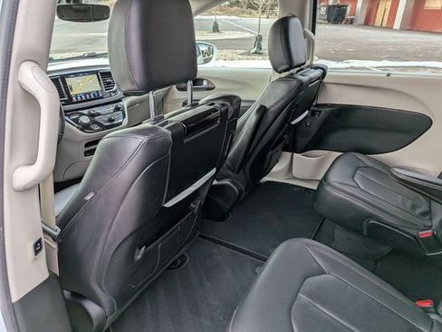 Certified 2018 Chrysler Pacifica Touring-L Plus image 25