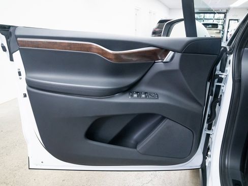 Used 2019 Tesla Model X 100D image 15