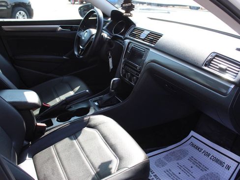 Used 2018 Volkswagen Passat 2.0T R-Line image 9