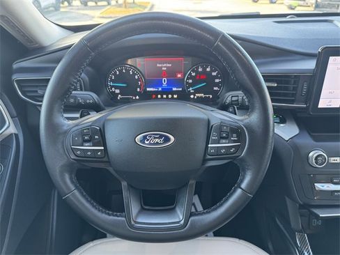 Used 2020 Ford Explorer XLT w/ Equipment Group 202A image 9