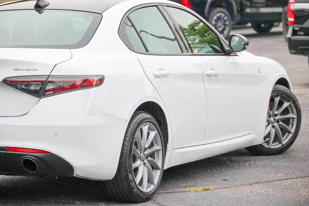 Used 2024 Alfa Romeo Giulia Ti AWD/4WD image 27