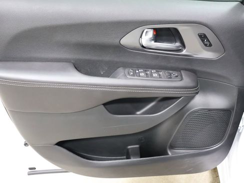 New 2026 Chrysler Pacifica Select image 10