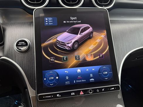 Used 2024 Mercedes-Benz GLC 300 4MATIC SUV image 38