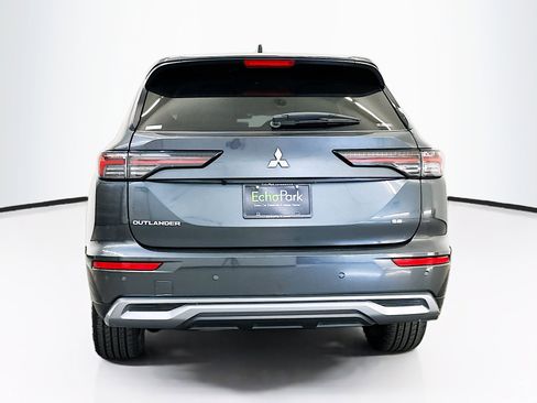 Used 2025 Mitsubishi Outlander SE image 7