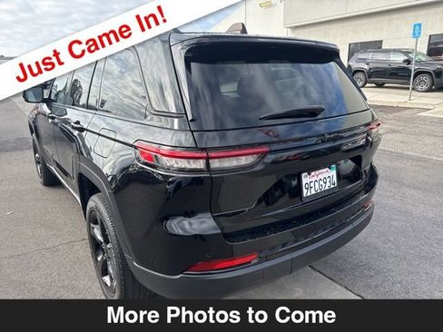 Used 2023 Jeep Grand Cherokee Altitude image 3