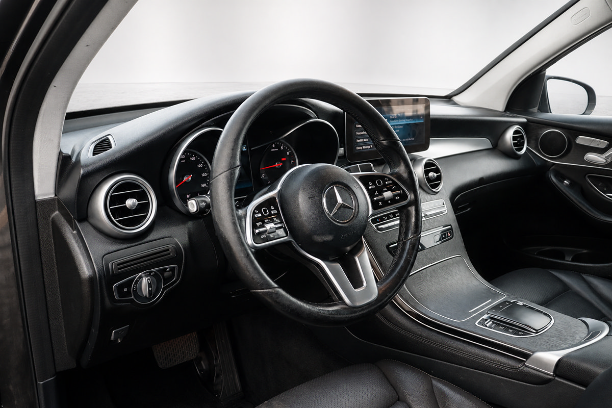 Used 2021 Mercedes-Benz GLC 300 w/ Premium Package image 26
