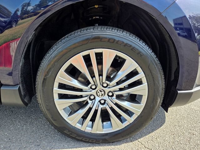 Used 2024 Toyota Venza XLE AWD/4WD image 21
