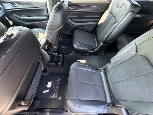 New 2025 Jeep Grand Cherokee L Altitude AWD/4WD image 16